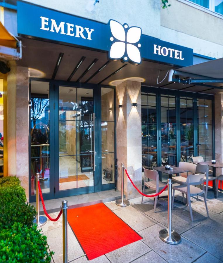Emery Hotel Pristina Eksteriør billede