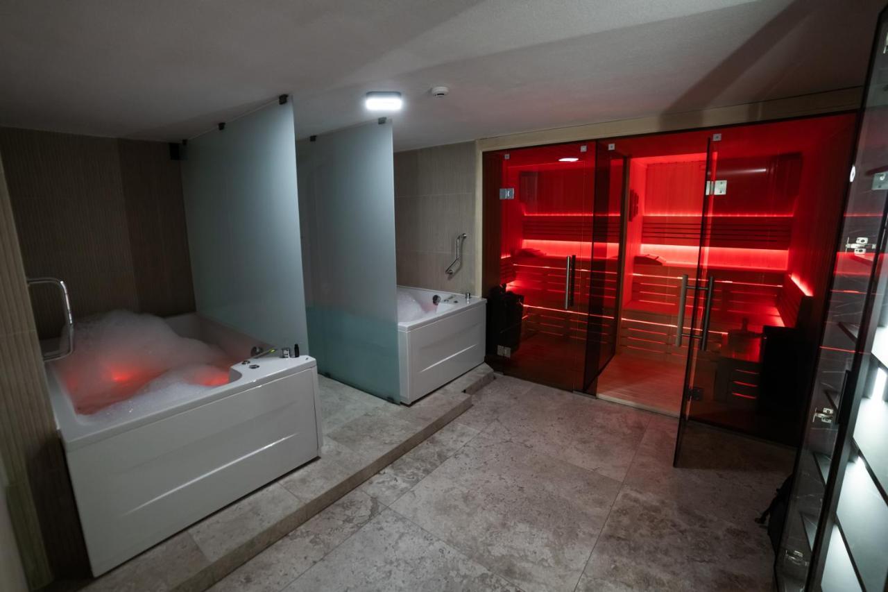 Emery Hotel Pristina Eksteriør billede