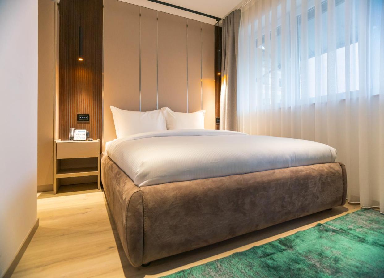 Emery Hotel Pristina Eksteriør billede
