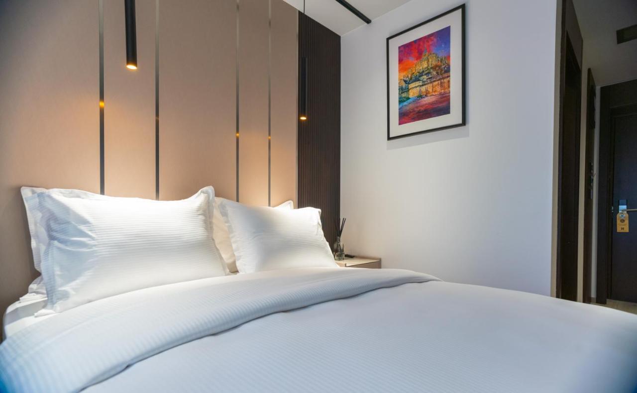 Emery Hotel Pristina Eksteriør billede