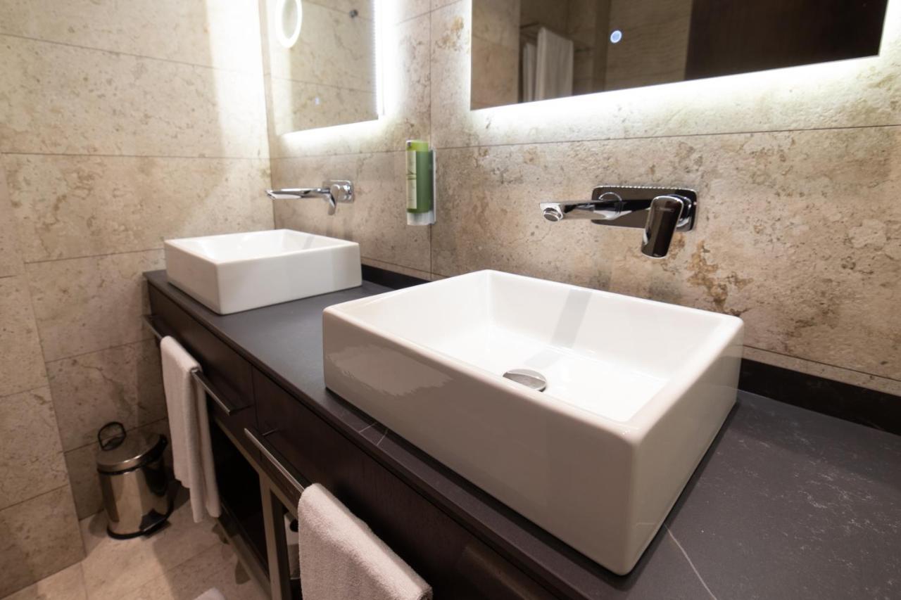 Emery Hotel Pristina Eksteriør billede