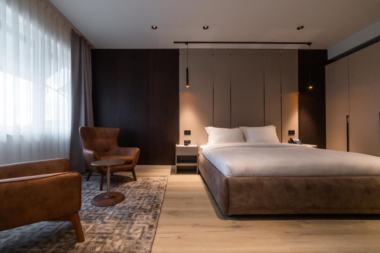 Emery Hotel Pristina Eksteriør billede