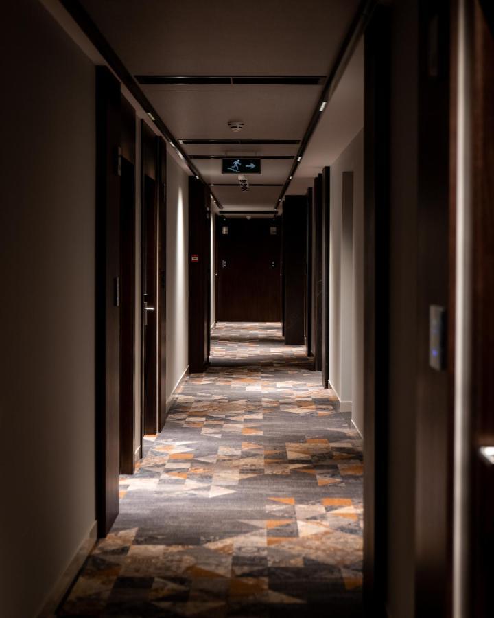 Emery Hotel Pristina Eksteriør billede