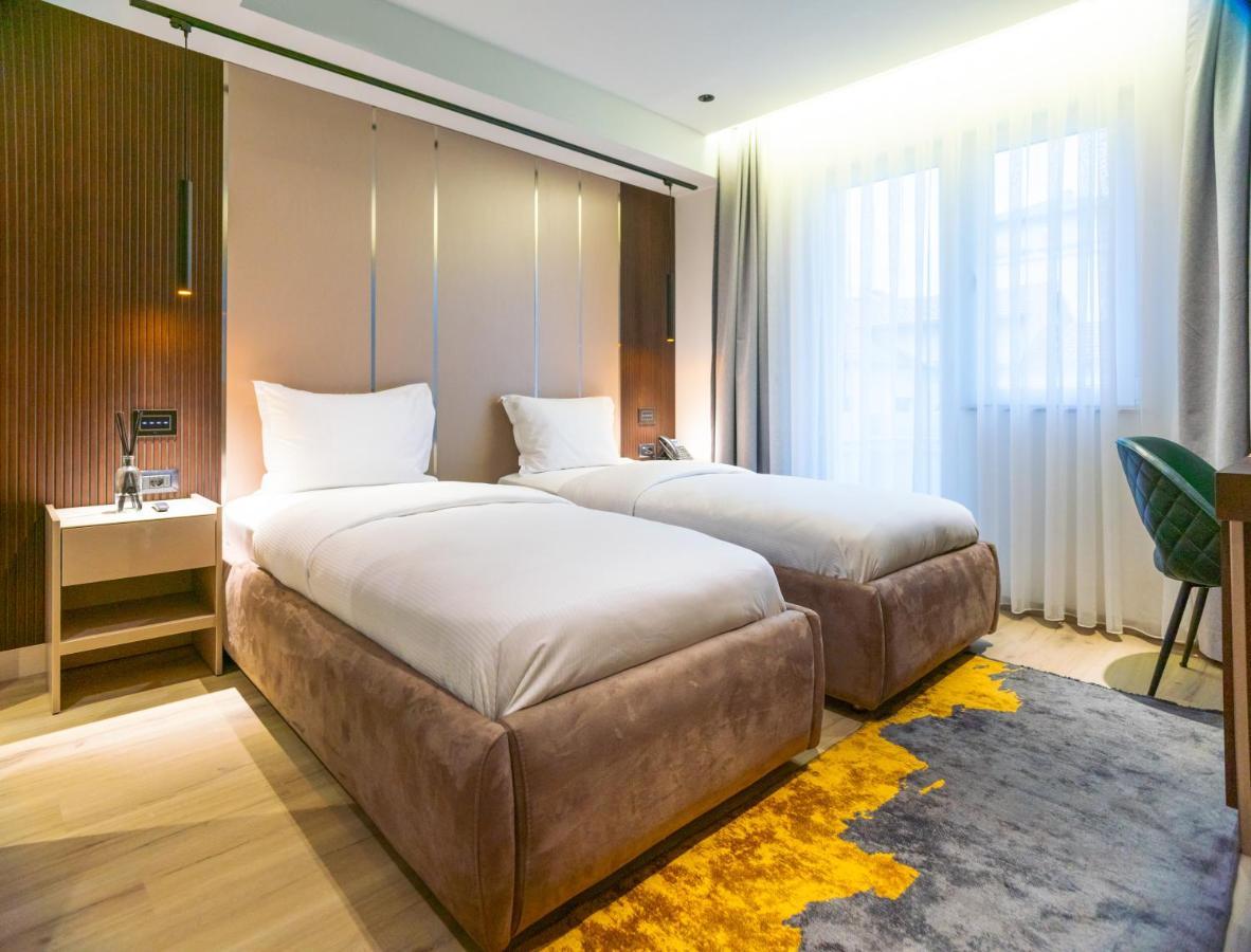 Emery Hotel Pristina Eksteriør billede