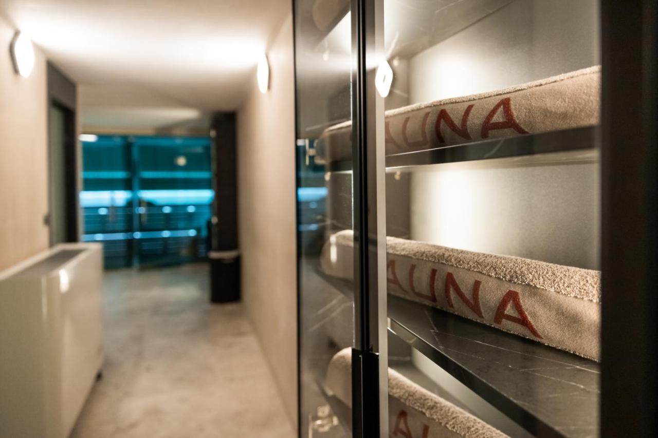 Emery Hotel Pristina Eksteriør billede