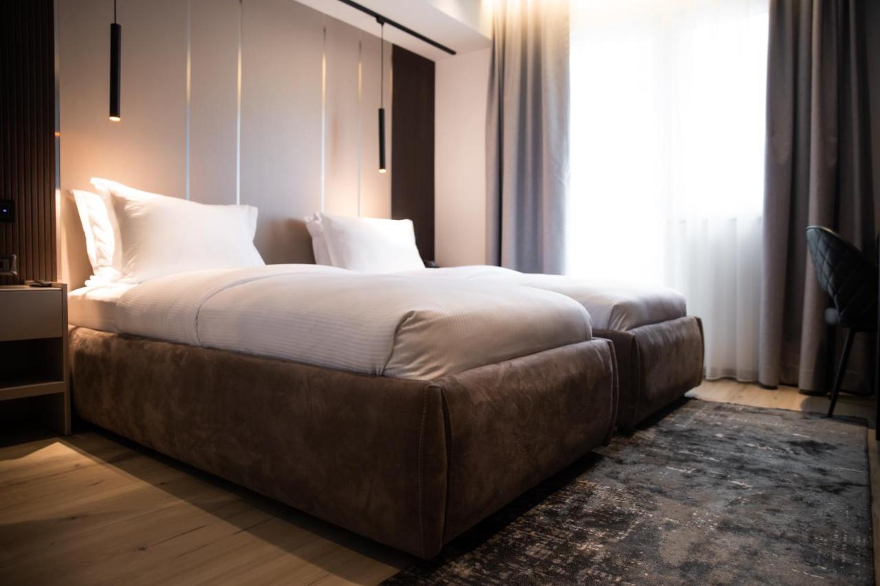 Emery Hotel Pristina Eksteriør billede
