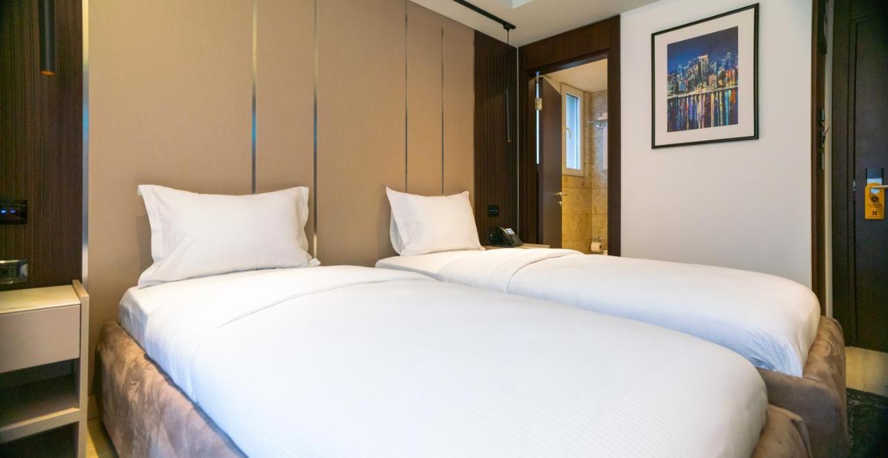 Emery Hotel Pristina Eksteriør billede