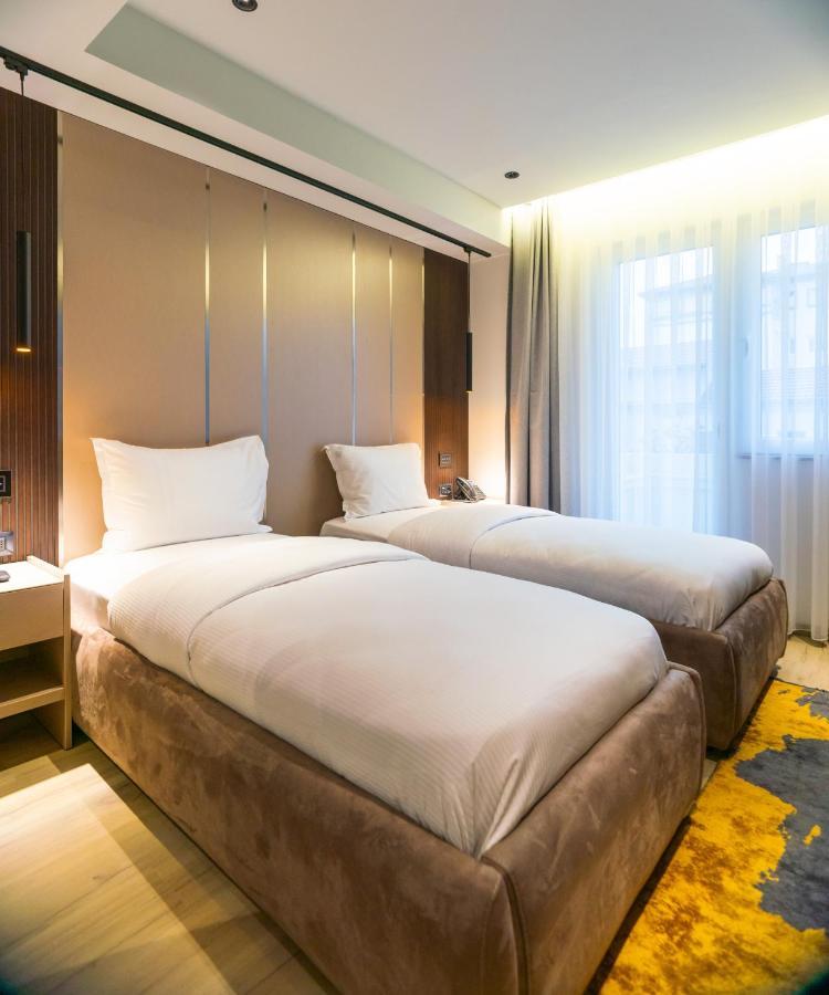 Emery Hotel Pristina Eksteriør billede
